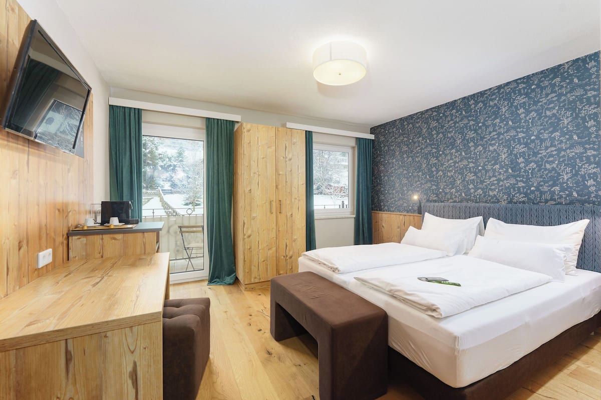 Comfort Double Room, Balcony, Mountain View | Hypo-allergenic bedding, down comforters, in-room safe, desk