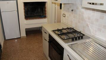 Réfrigérateur, four, plaque de cuisson