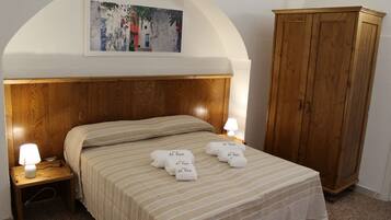 2 chambres, coffres-forts dans les chambres, Wi-Fi, draps fournis