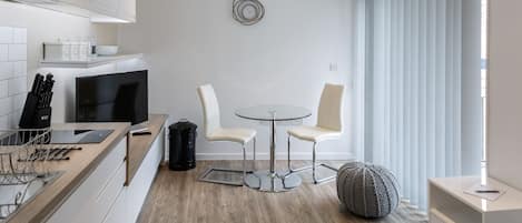 Apartment, 1 Bedroom | Private kitchen