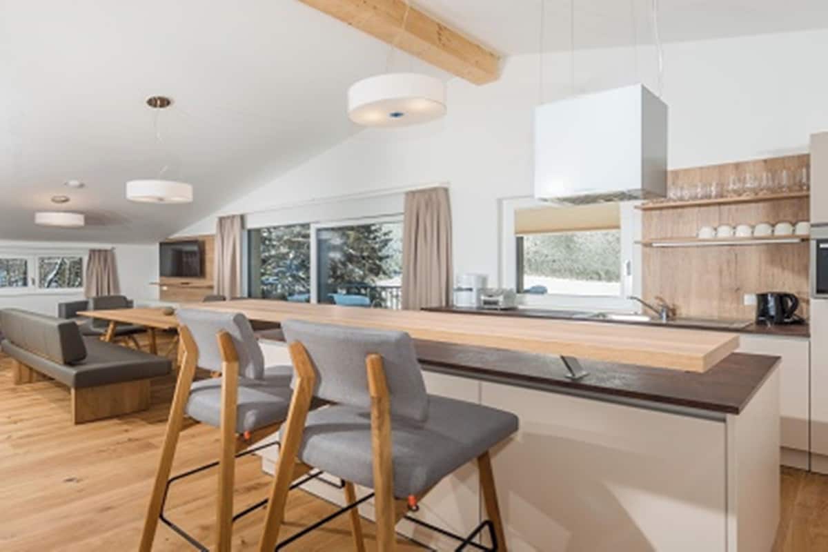Penthouse mit Balkon und Panoramablick | Eigene Küche | Kühlschrank, Mikrowelle, Ofen, Herdplatte