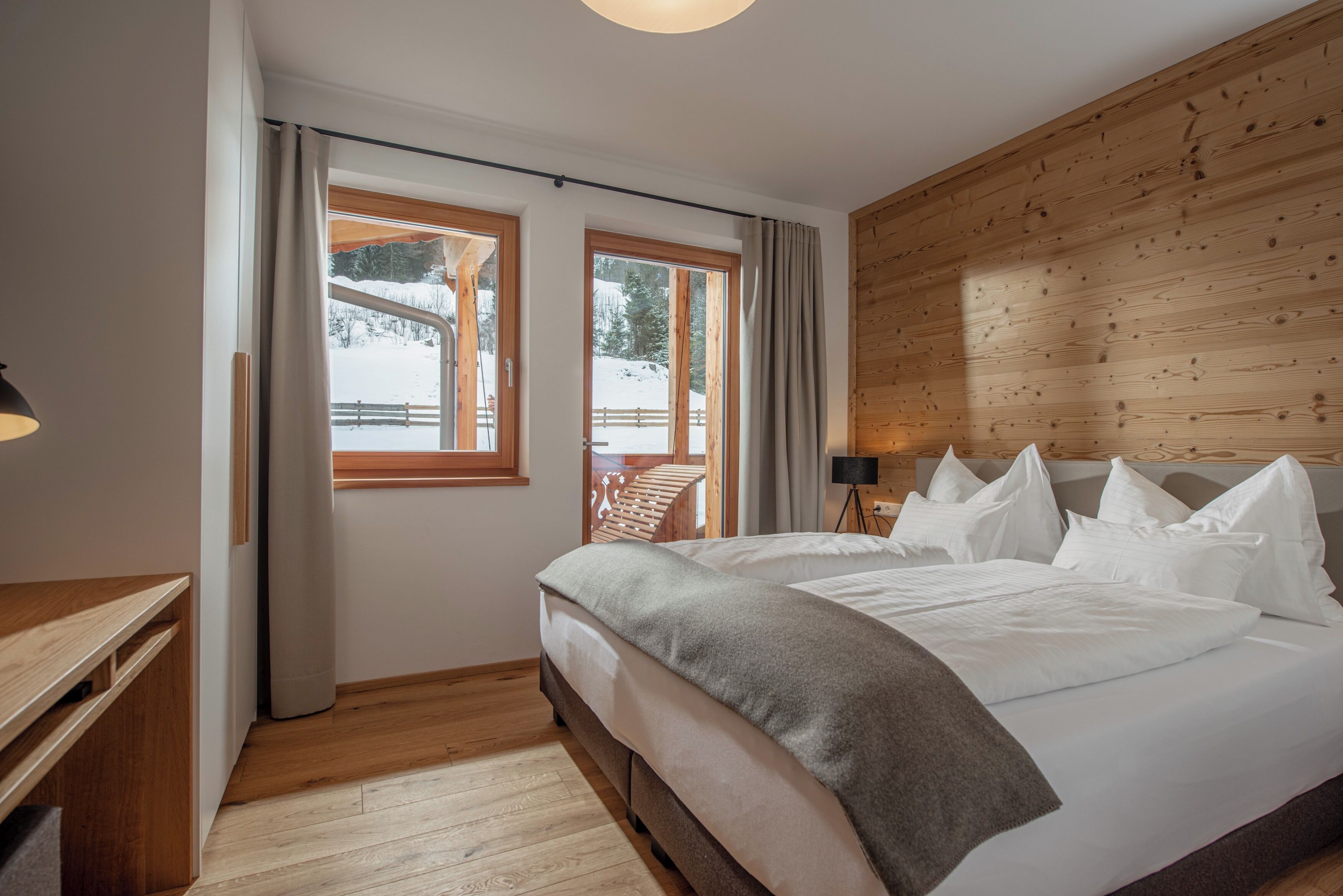 Penthouse with Balcony & Panoramic View | Down duvets, in-room safe, desk, laptop workspace