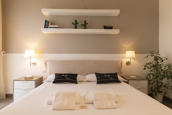 1 bedroom, down duvets, blackout curtains, iron/ironing board - notaMi - Seventh Heaven - Arco della Pace (Milan)