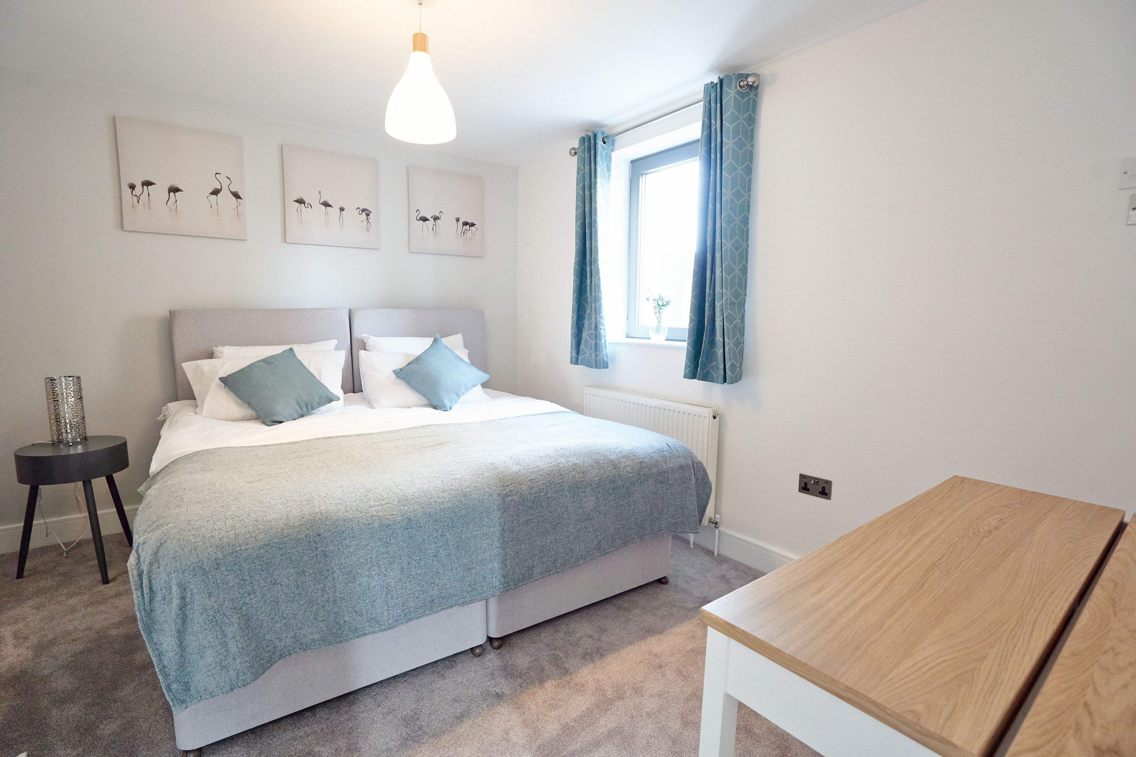 Newly Refurbished 4 Double Bed House with Parking