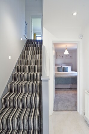 4 slaapkamers, een strijkplank/strijkijzer, wifi, beddengoed