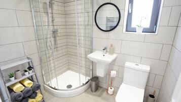 Combined shower/tub, towels, soap, shampoo