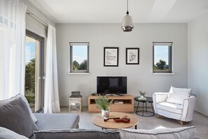 Tv och ett bordtennisbord