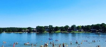 Riverfront Winter Getaway - HotTub-Games-Firepit