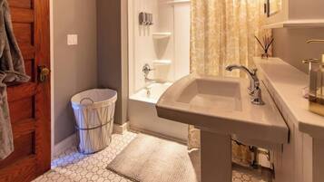 Hårtørrer, håndklæder