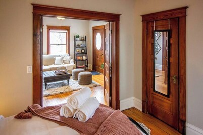 Large bungalow in heart of Newbo. Pets welcome. ADA friendly - Excellent Location