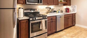 Large bungalow in heart of Newbo. Pets welcome. ADA friendly - Excellent Location