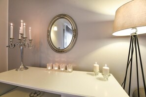 Apartamento conforto, 3 quartos, acesso à piscina, vista para o jardim | Banheiro | Chuveiro, produtos de toalete grátis, secador de cabelo 