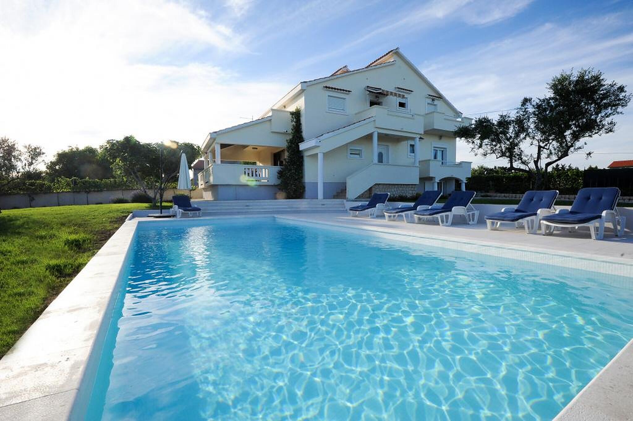 Seasonal outdoor pool, pool umbrellas, sun loungers