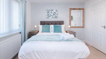 House | 4 bedrooms, iron/ironing board, free WiFi