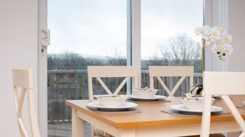 House | In-room dining