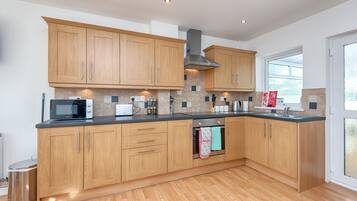 House | Private kitchen | Full-size fridge, microwave, oven, stovetop