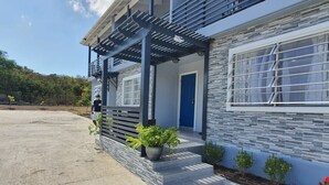 Exterior detail - THE RADCLIFFE - Luxury townhome 7 mins walk to Beach, restaurants, bars.  (Saint John)