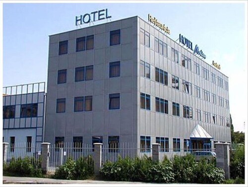 Medium Hotel