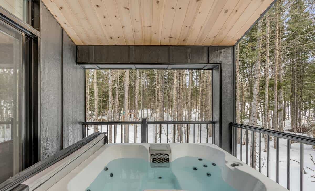 Indoor spa tub