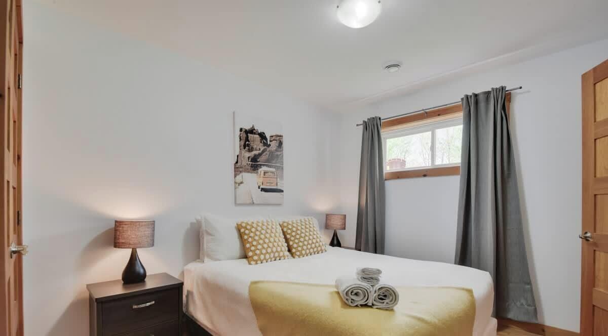 5 bedrooms, WiFi, bed sheets