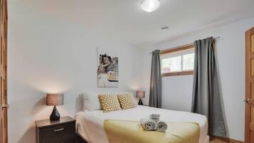 5 bedrooms, WiFi, bed sheets