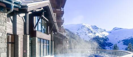 Et oppvarmet basseng