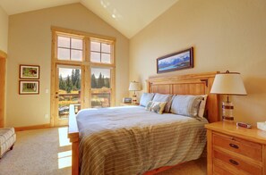 Townhouse, 3 kamar tidur | 3 kamar tidur, ruang kerja ramah laptop, Wi-Fi gratis, dan seprai linen