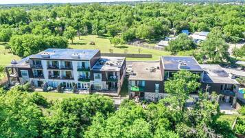 Condo, 2 Bedrooms | Bahagian luar