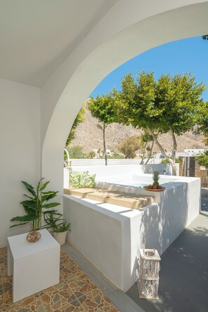 Bañera de hidromasaje al aire libre