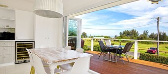 Arklow - Pet Friendly with Ocean Views