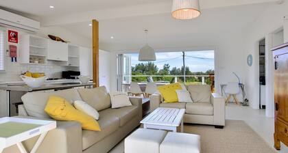 Arklow - Pet Friendly with Ocean Views