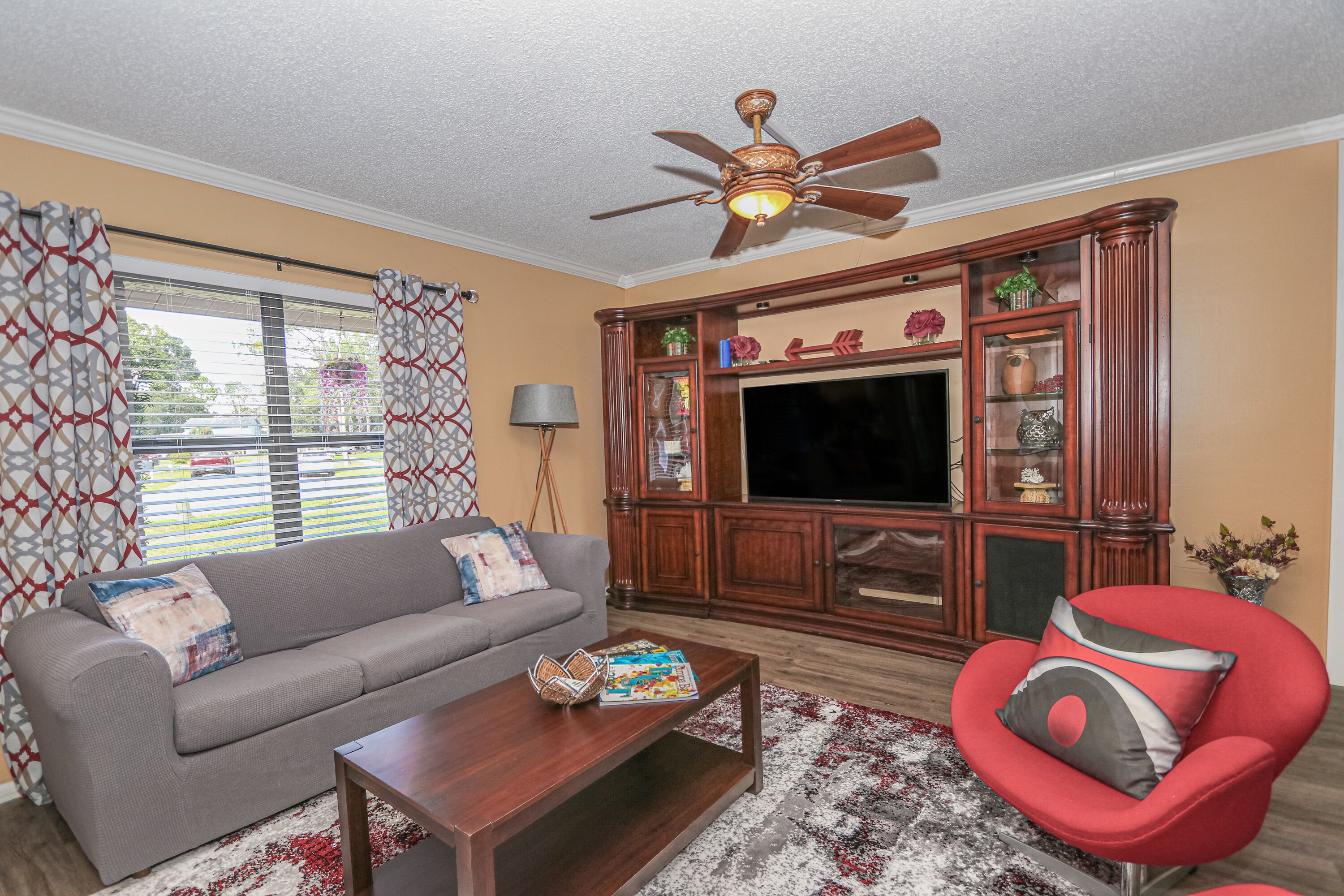 Family Retreat-King Bed-Pool-Hot Tub-Basketball-Mini Golf-Game Room & More