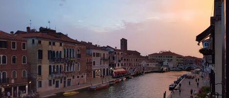 Vue sur la ville depuis l’hébergement