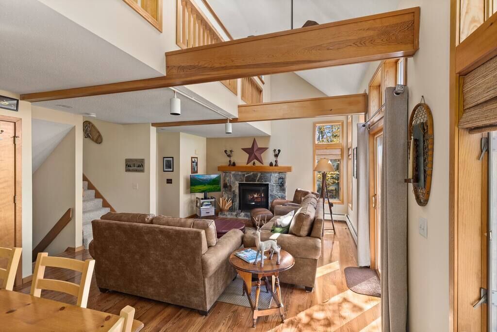 Golfers Paradise! Walk to the 1st tee at Haystack