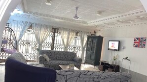 Living area - Kumasi Atonsu Dompoase Cozy Apartment (Kumasi)