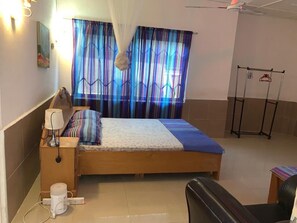 1 bedroom, iron/ironing board, bed sheets - Atonsu Ashanti Apartment Retreat (Kumasi)