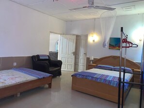 1 bedroom, iron/ironing board, bed sheets - Sleeps8- Private Secure Parking- Garden- Aircon (Kumasi)