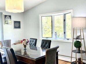 Dining - Bonnet Shores 6 Bed  3 Bath in Bonnet near weekend Neighborhood shuttle to Beach (Narragansett)