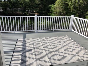 Property grounds - Bonnet Shores 6 Bed  3 Bath in Bonnet near weekend Neighborhood shuttle to Beach (Narragansett)