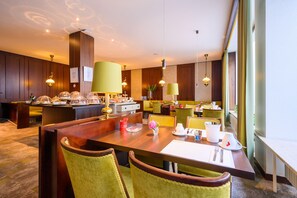 Free buffet breakfast on weekends - Hotel Kaspar (Siegburg)