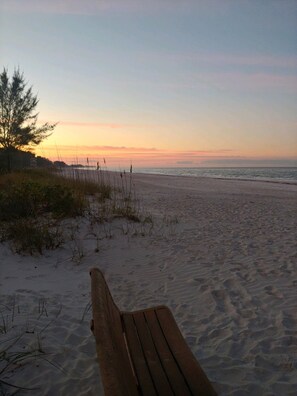 Beach nearby, sun-loungers, beach towels - Great Island Getaway! (Holmes Beach)