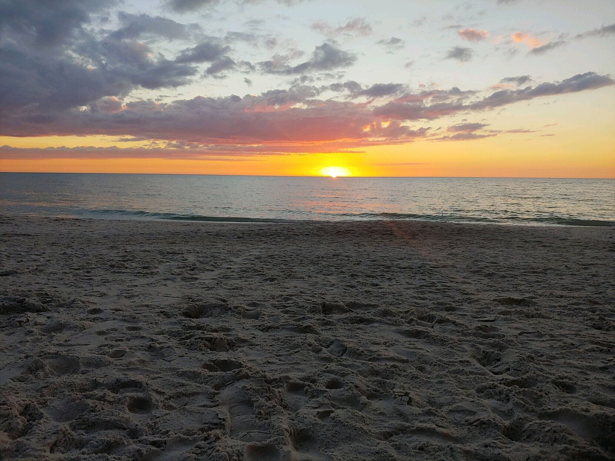 Nær stranden, solsenger og strandhåndklær