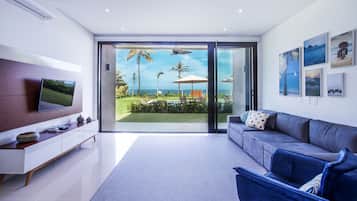 Deluxe Apartment | Living area | 29-inch Smart TV with cable channels, TV