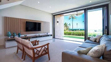 SUPER LUXURY SEA VIEW APARTMENT | Hypo-allergenic bedding, free WiFi, bed sheets