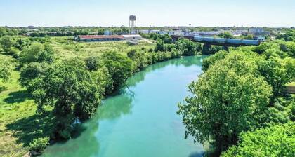 SS B11 Seele Street River Retreat