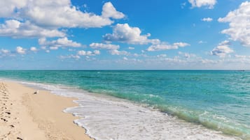 鄰近海灘、海灘浴巾