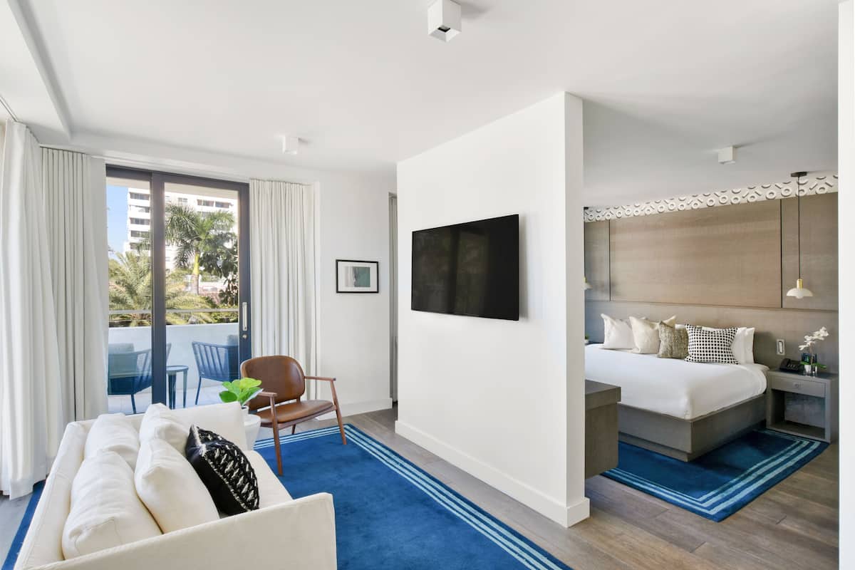 Junior-Zimmer, 1 King-Bett, Balkon | Daunenbettdecken, individuell dekoriert, individuell eingerichtet