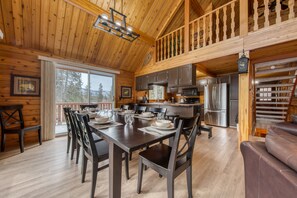 Dining - SPRING CREEK CABIN |6 BEDROOMS| SAUNA & HOT TUB (Fairmont Hot Springs)