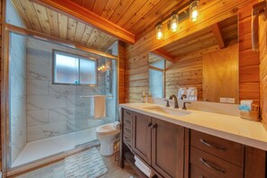 Shower, hair dryer, towels - SPRING CREEK CABIN |6 BEDROOMS| SAUNA & HOT TUB (Fairmont Hot Springs)