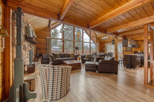 SPRING CREEK CABIN |6 BEDROOMS| SAUNA & HOT TUB
